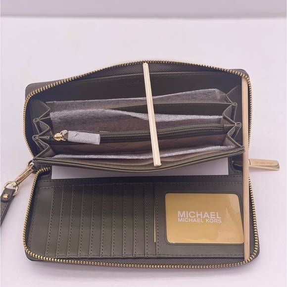 Michael Kors Large Continental
Wallet Wristlet Olive - Picture 9 of 9